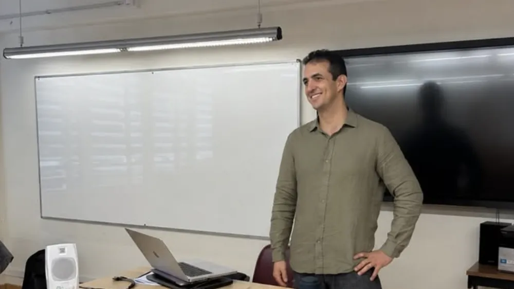 Sebastián Schwartzmann impartiendo una clase
